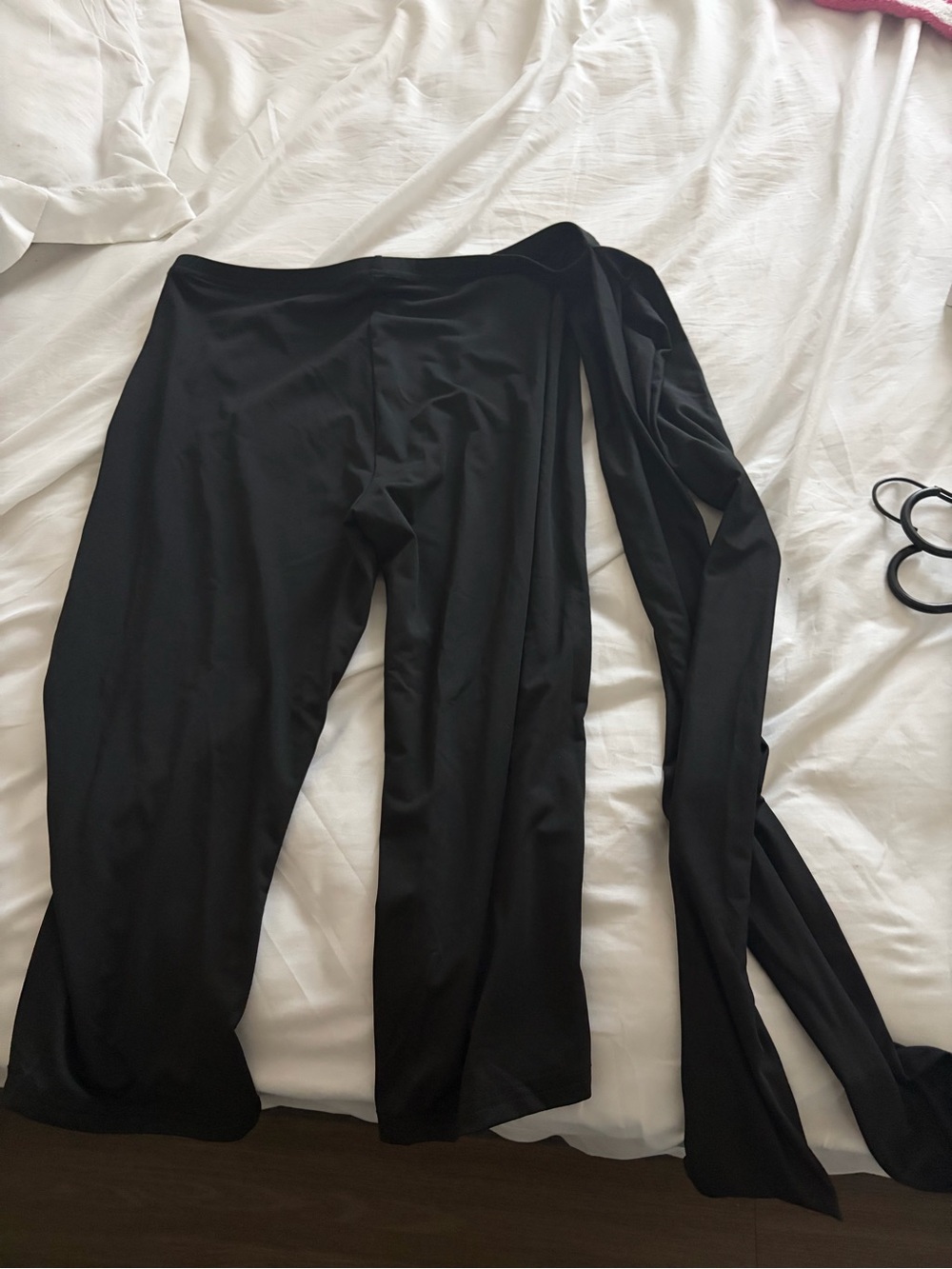 Black capri pants that tie on side